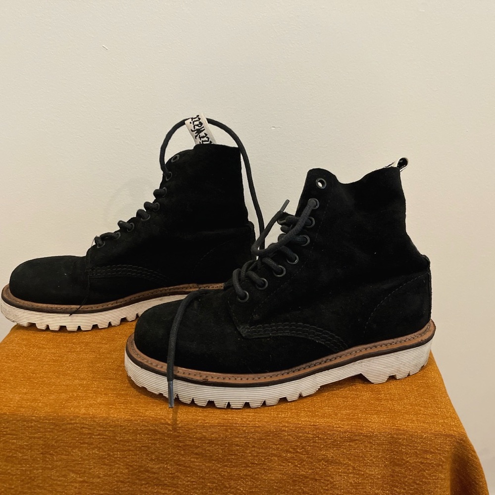 Dr Martens 1460 Pascal 8-Eye Lace Black Velvet Chunky Boot Women's 5